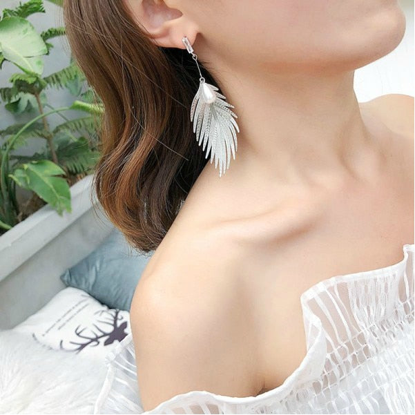 Korean Retro Asymmetric Butterfly Imitation Pearl Earrings Fashion Round Flower Brincos Long Statement Wings Earrings Jewelry